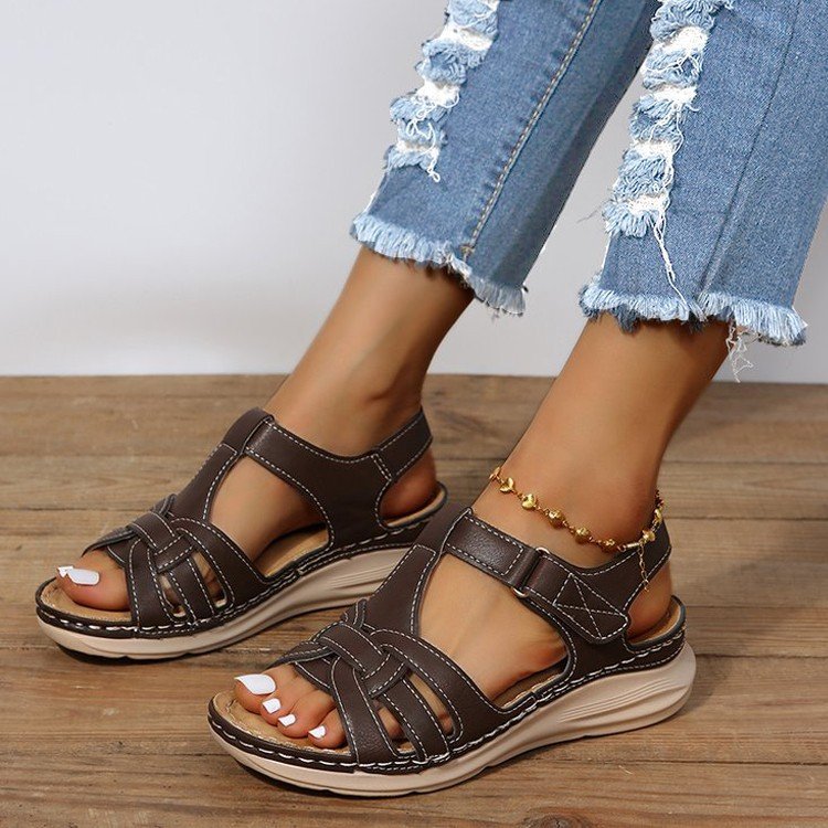Orthopedic sandals designed for the comfort of French women