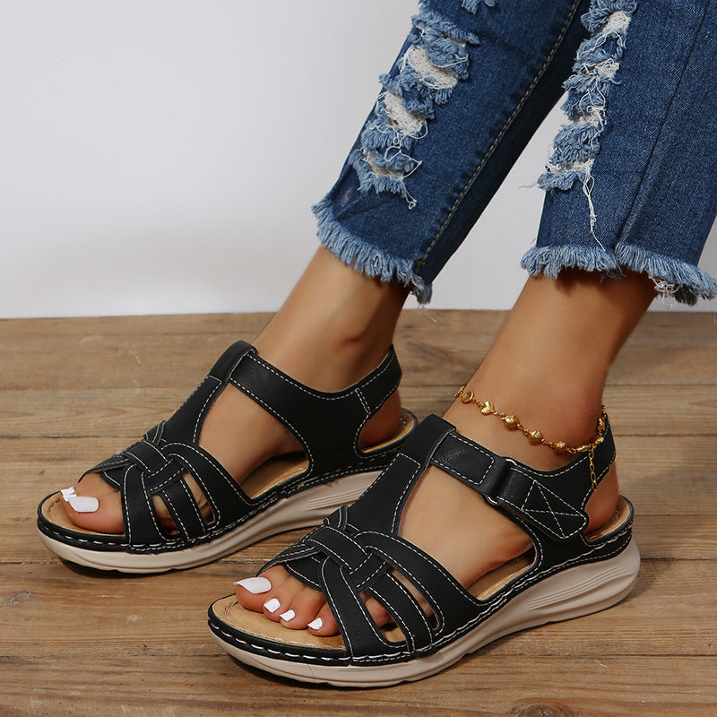 Orthopedic sandals designed for the comfort of French women