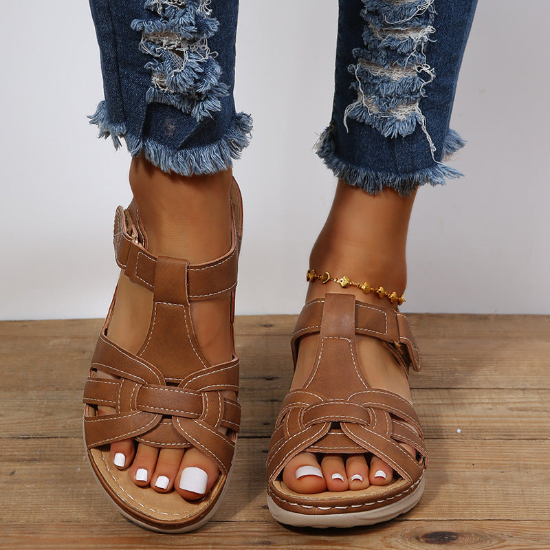 Orthopedic sandals designed for the comfort of French women